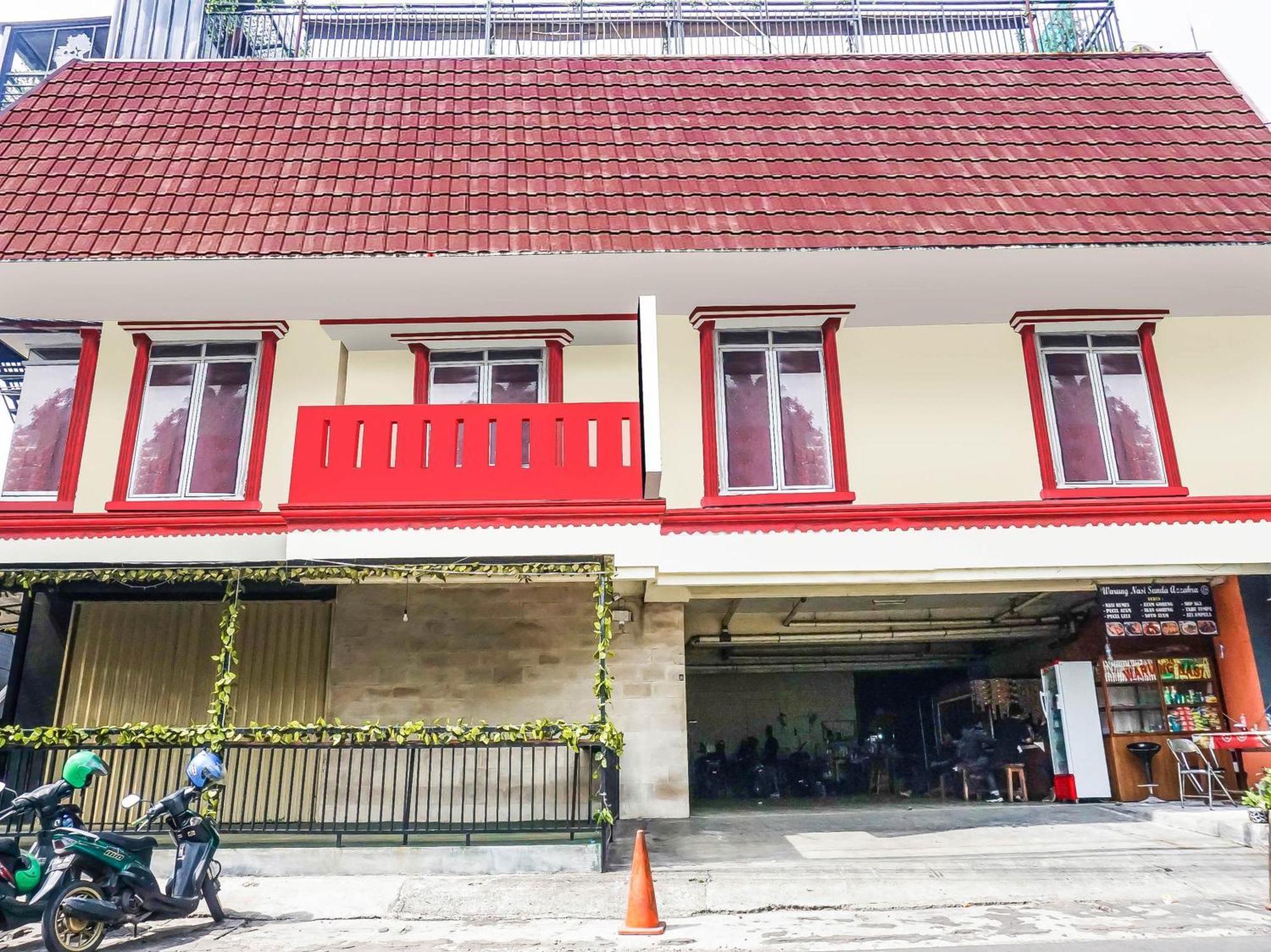 Oyo 90872 Coolz Tebet Near Tis Square Hotel Jakarta