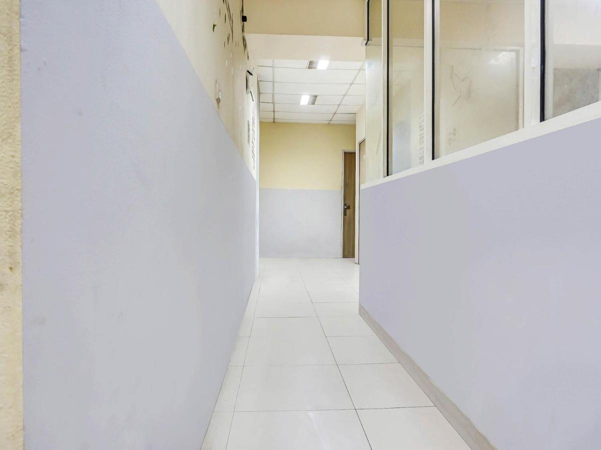 Hotel Oyo 90872 Coolz Tebet Near Tis Square 2*