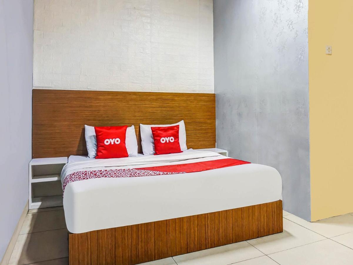 Oyo 90872 Coolz Tebet Near Tis Square Hotel 2*