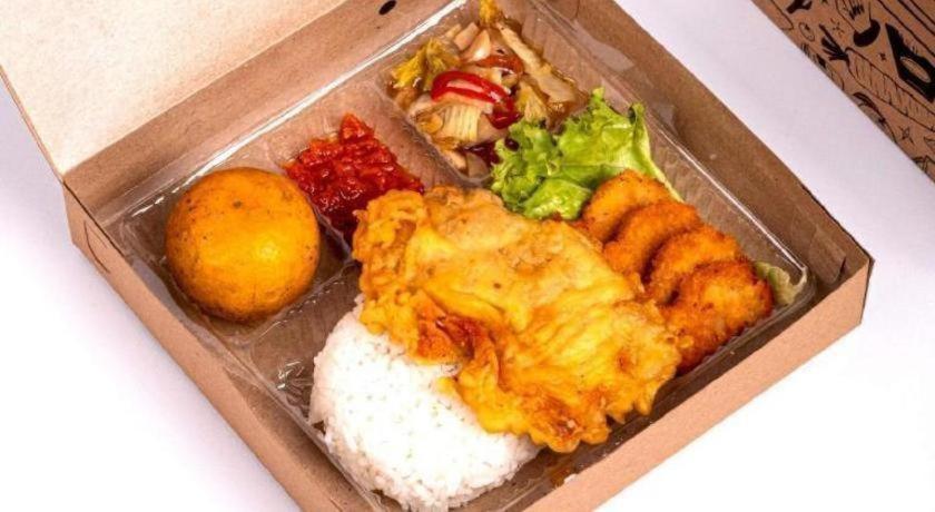 Oyo 90872 Coolz Tebet Near Tis Square
