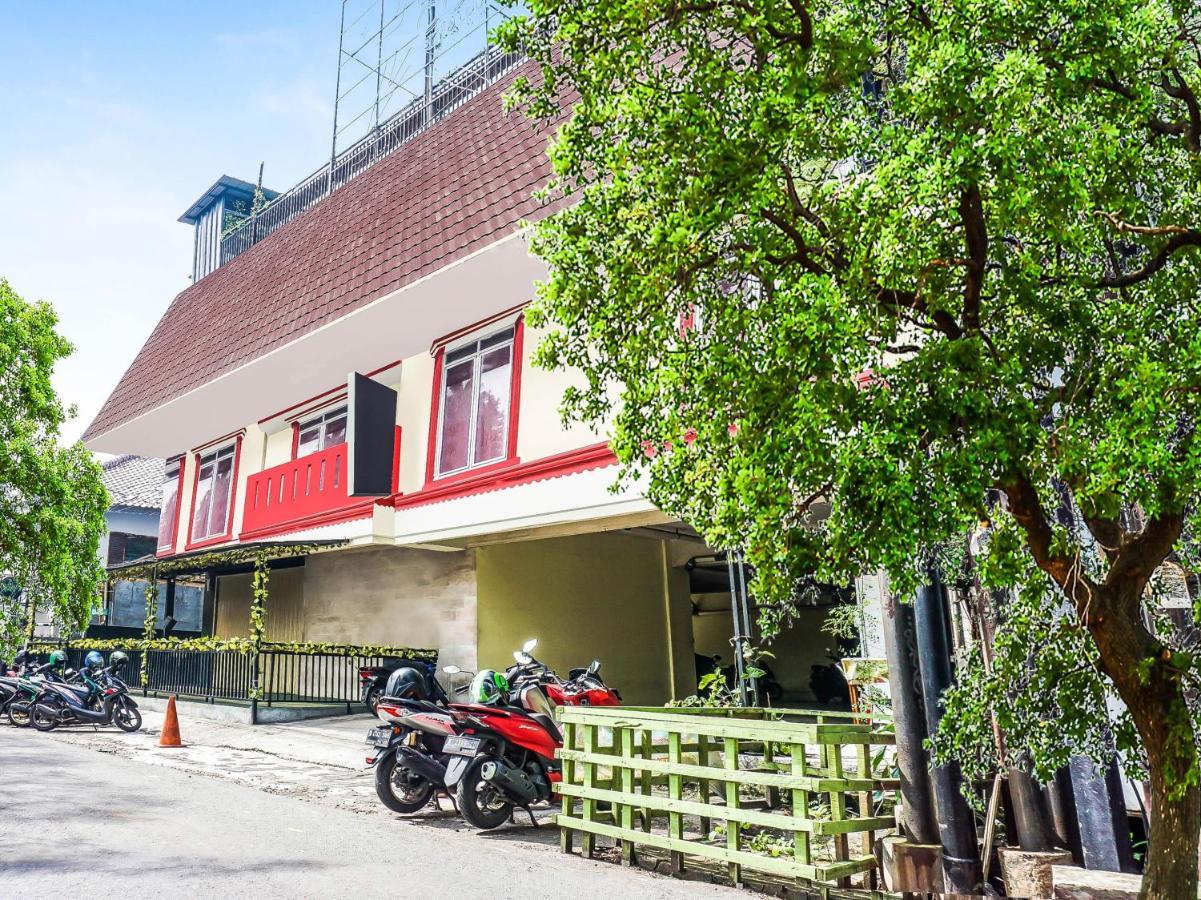 Hotel Oyo 90872 Coolz Tebet Near Tis Square Jakarta